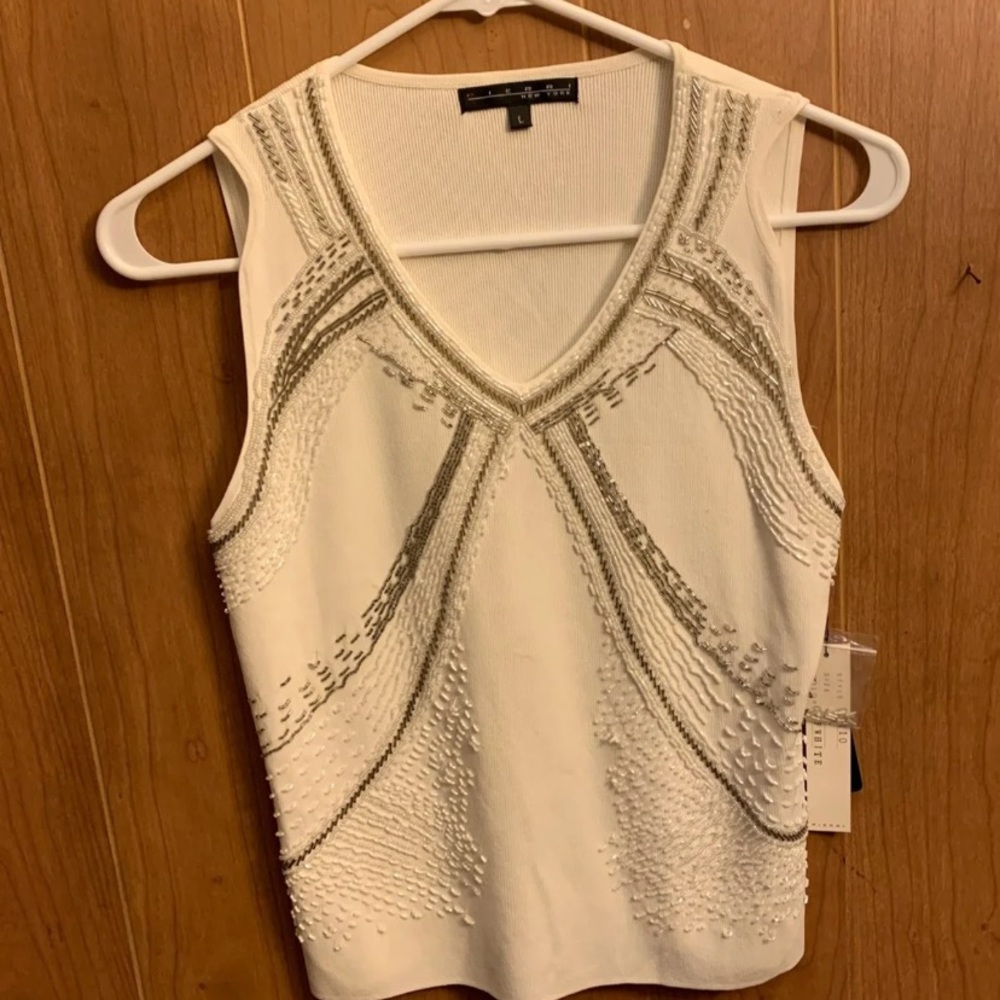 Woman’s Large Ivory Sleeveless Sweater Top